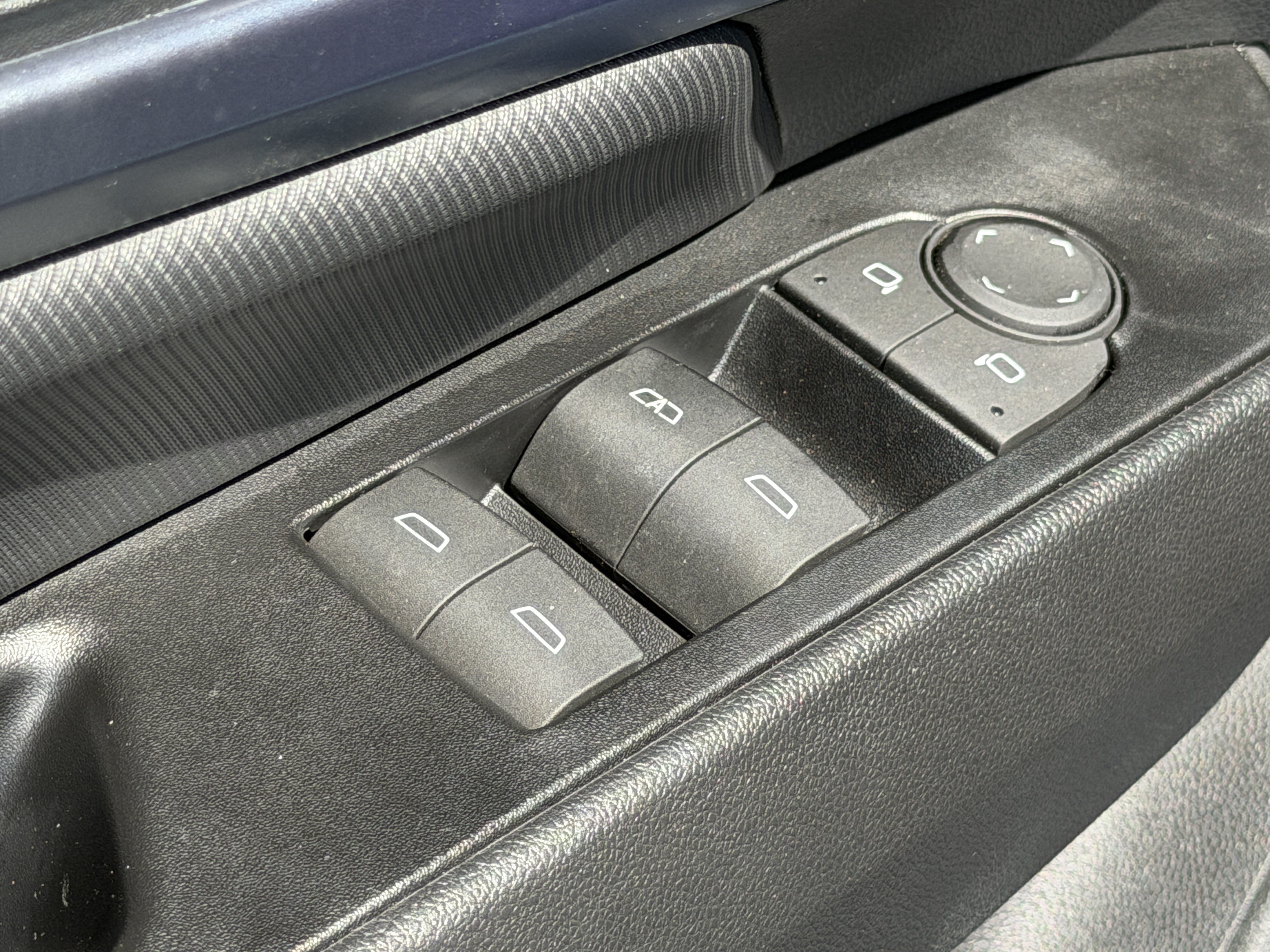 Used 2024 Chevrolet Equinox EV LT FWD image 15