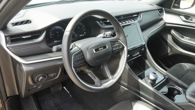 Used 2024 Jeep Grand Cherokee L Laredo AWD/4WD image 19