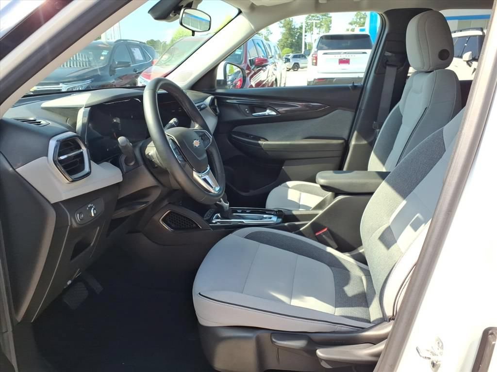 Used 2024 Chevrolet TrailBlazer LT w/ LT Cold Weather Package AWD/4WD image 19