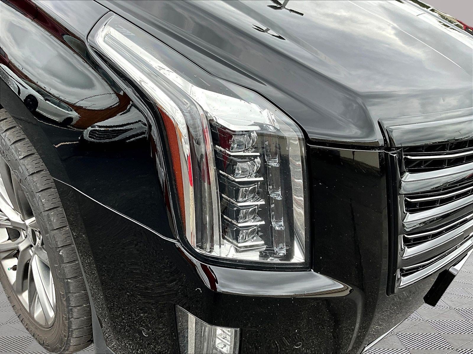 Used 2019 Cadillac Escalade Platinum w/ Escalade Sport Edition AWD/4WD image 32