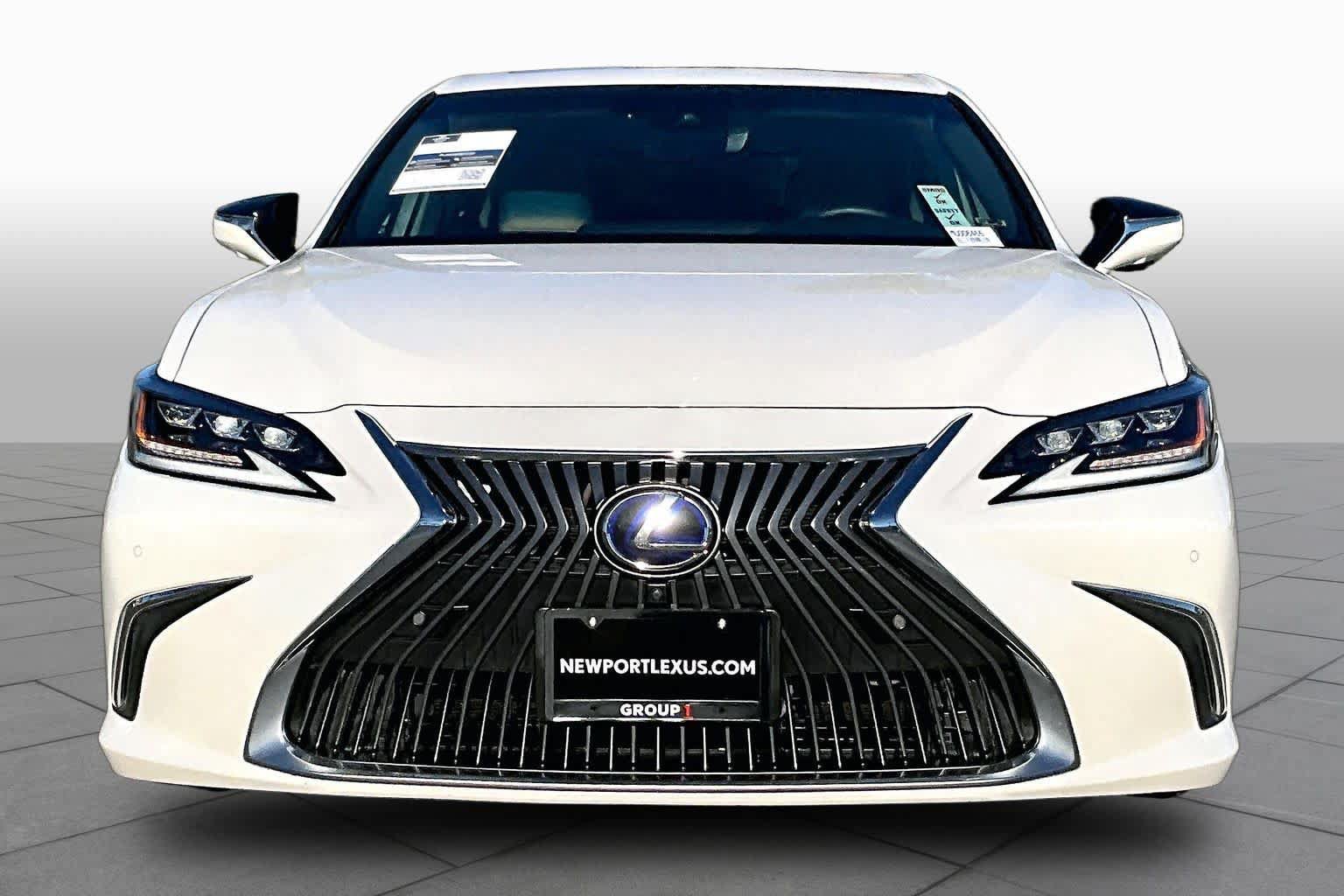 Used 2021 Lexus ES 300h w/ Accessory Package FWD image 3