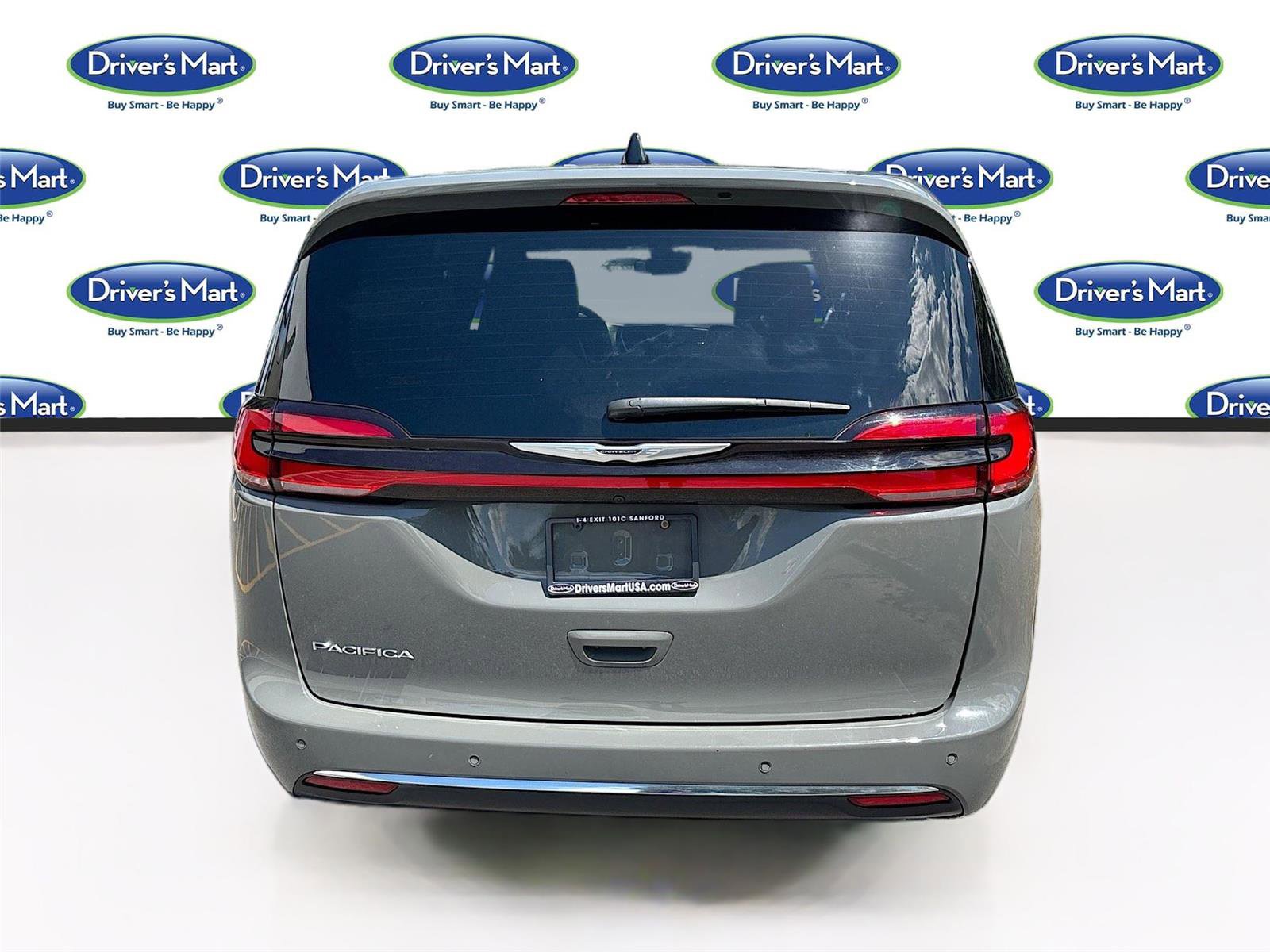 Used 2025 Chrysler Pacifica Select FWD image 6