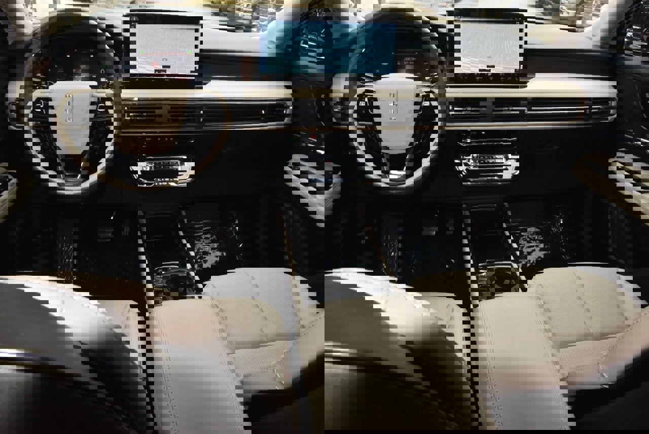 Certified 2025 Lincoln Corsair Reserve image 16