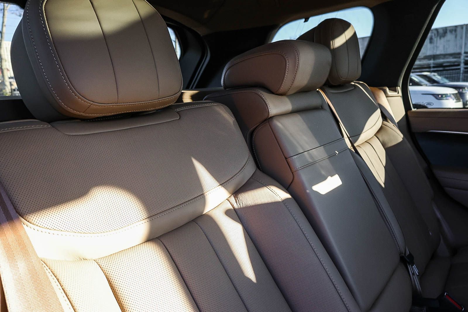 New 2026 Land Rover Range Rover SE image 21