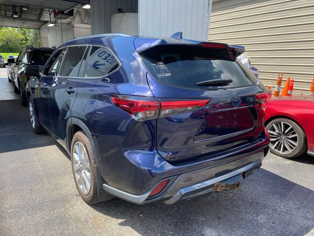 Used 2021 Toyota Highlander Limited AWD/4WD image 3