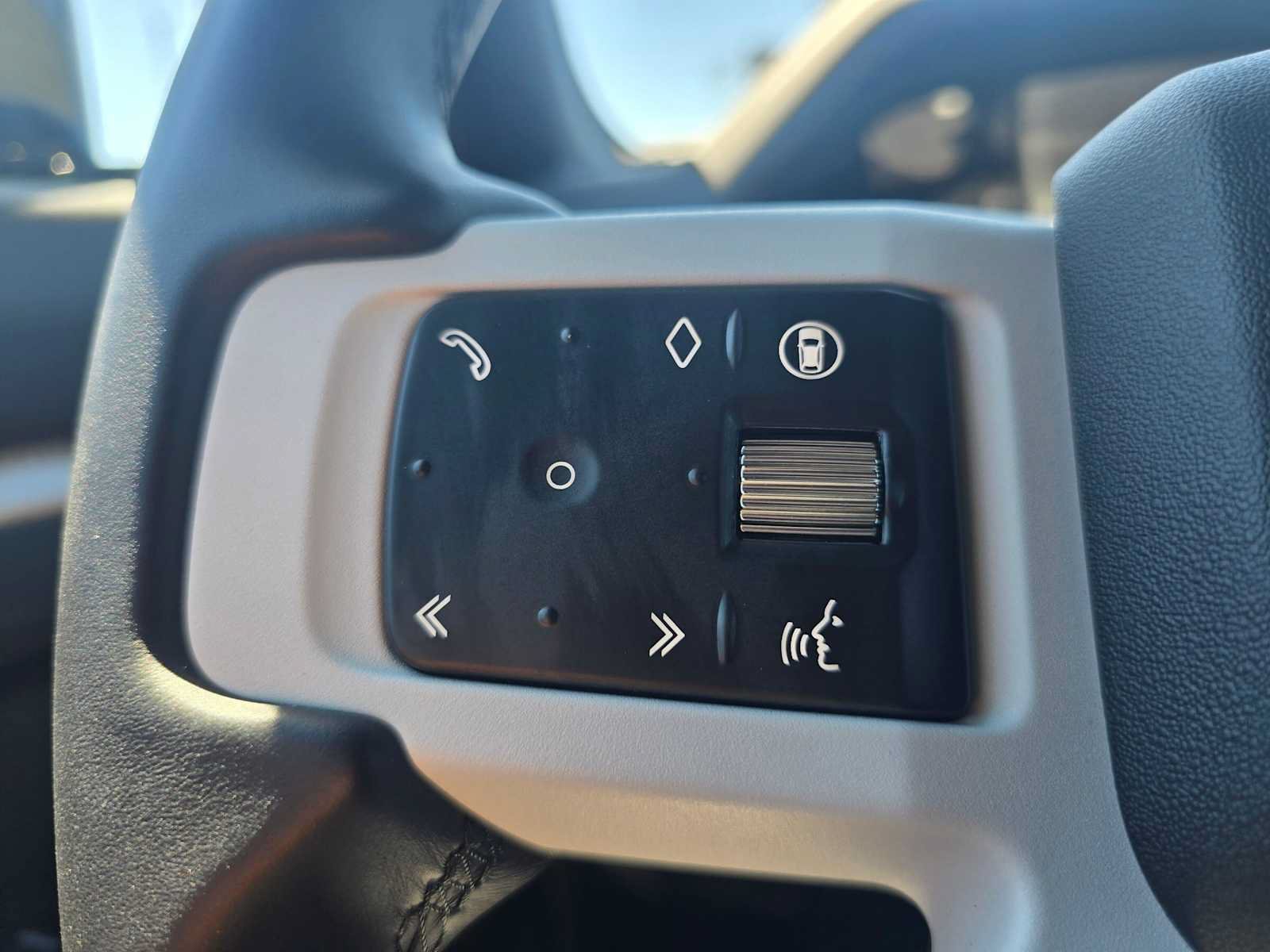 New 2026 Land Rover Defender 130 X-Dynamic SE AWD/4WD image 33