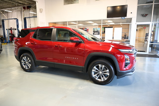 New 2027 Chevrolet Equinox LT w/ Convenience Package II AWD/4WD image 4