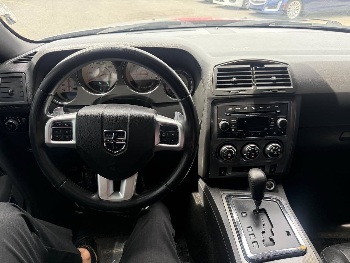 Used 2014 Dodge Challenger SXT RWD image 9