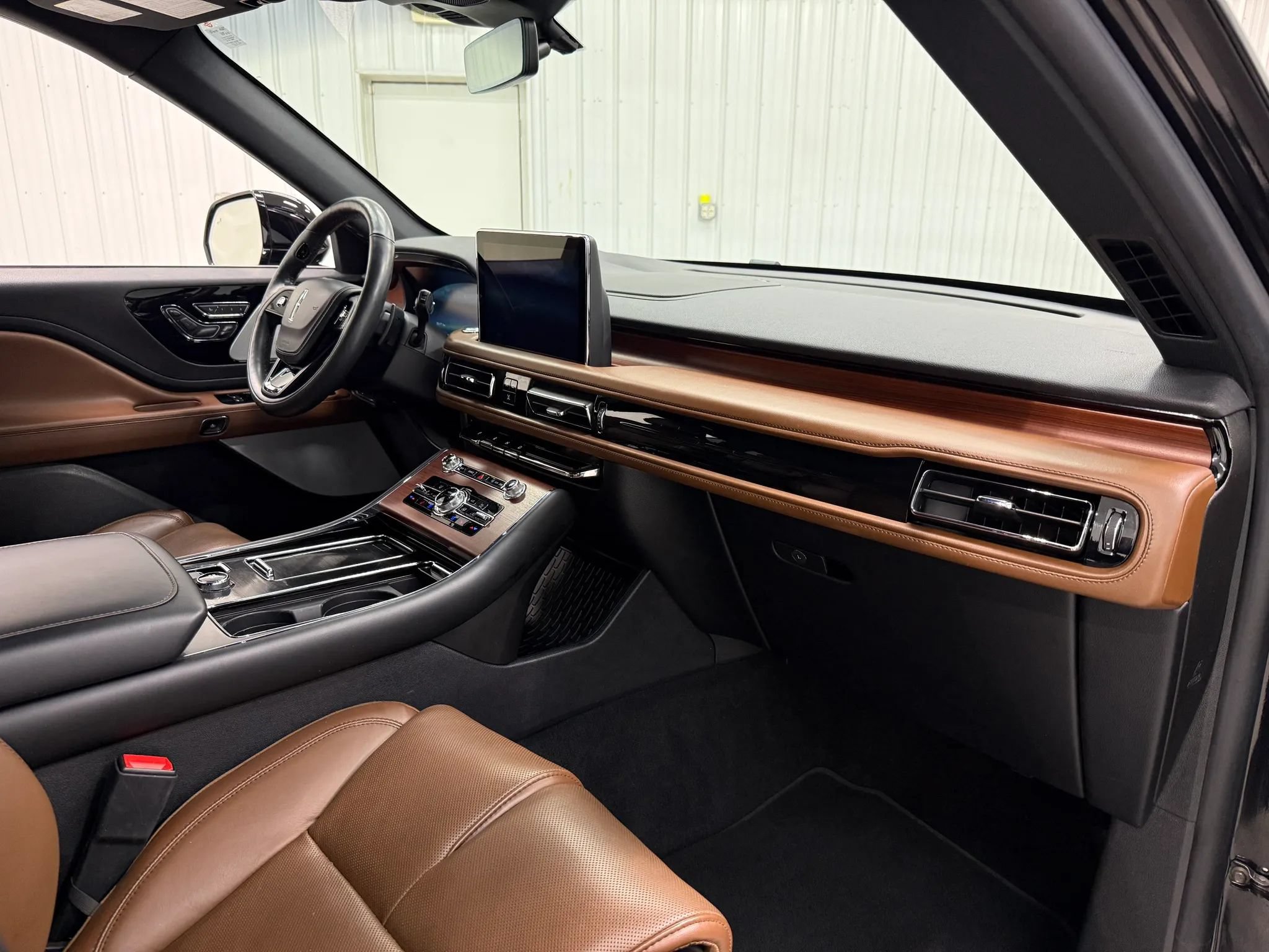 Used 2022 Lincoln Aviator Reserve w/ Equipment Group 201A AWD/4WD image 14
