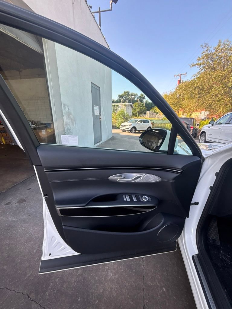 Used 2025 Genesis GV70 2.5T AWD/4WD image 11