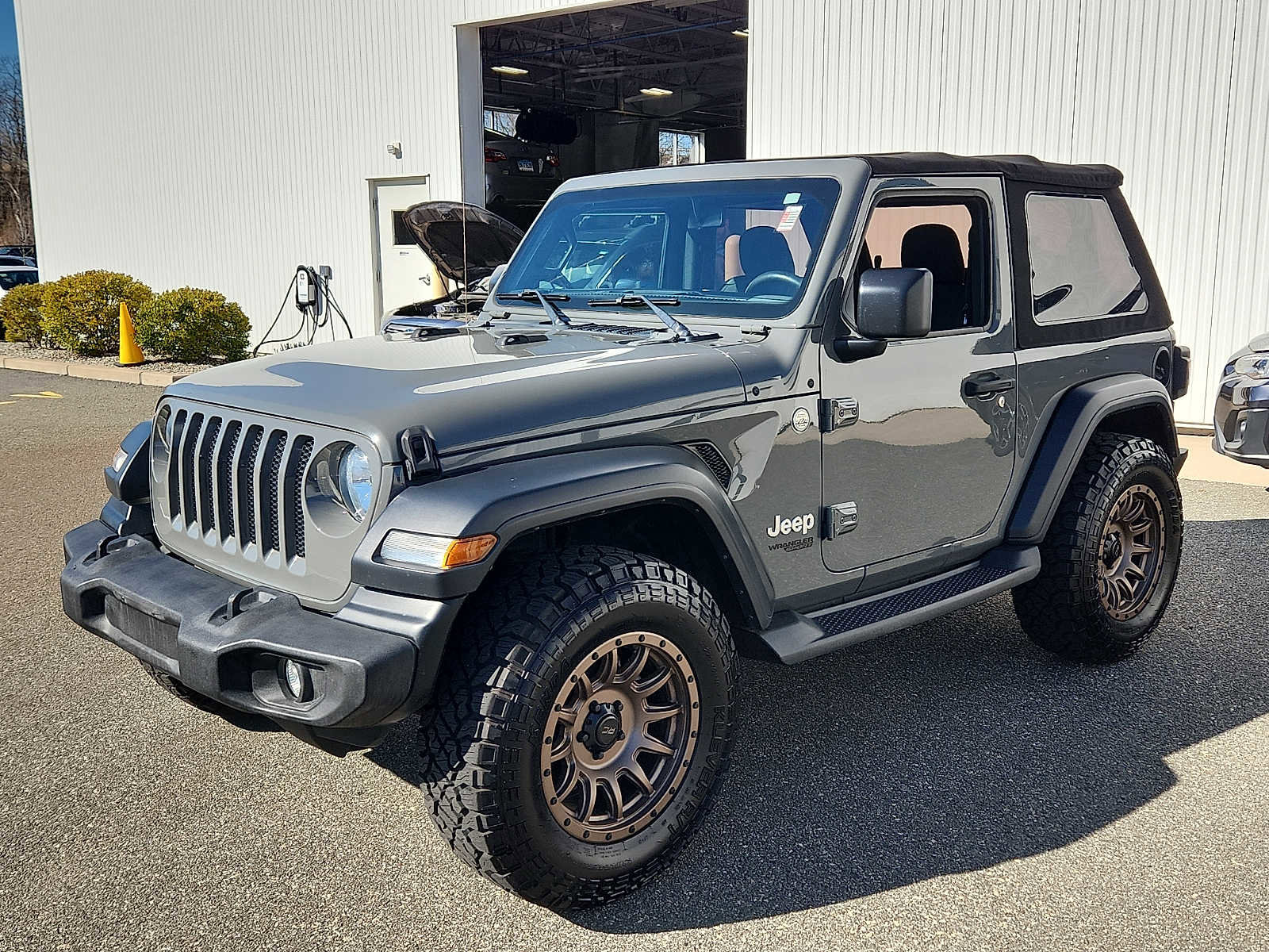 Used 2019 Jeep Wrangler Sport image 3