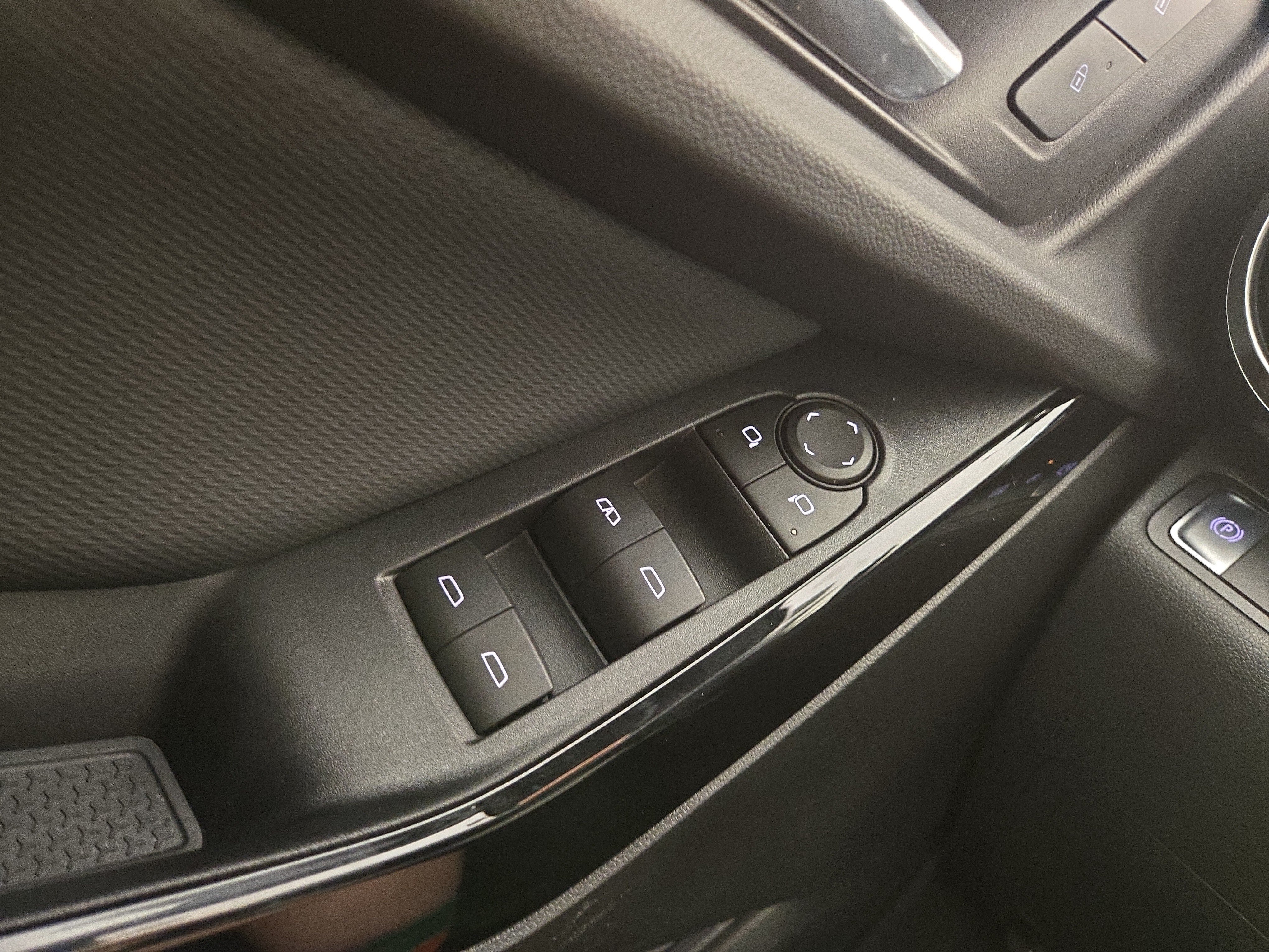 Certified 2026 Chevrolet Equinox LT w/ Convenience Package II FWD image 29