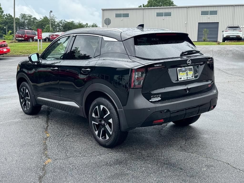 Certified 2025 Nissan Kicks SR FWD image 5