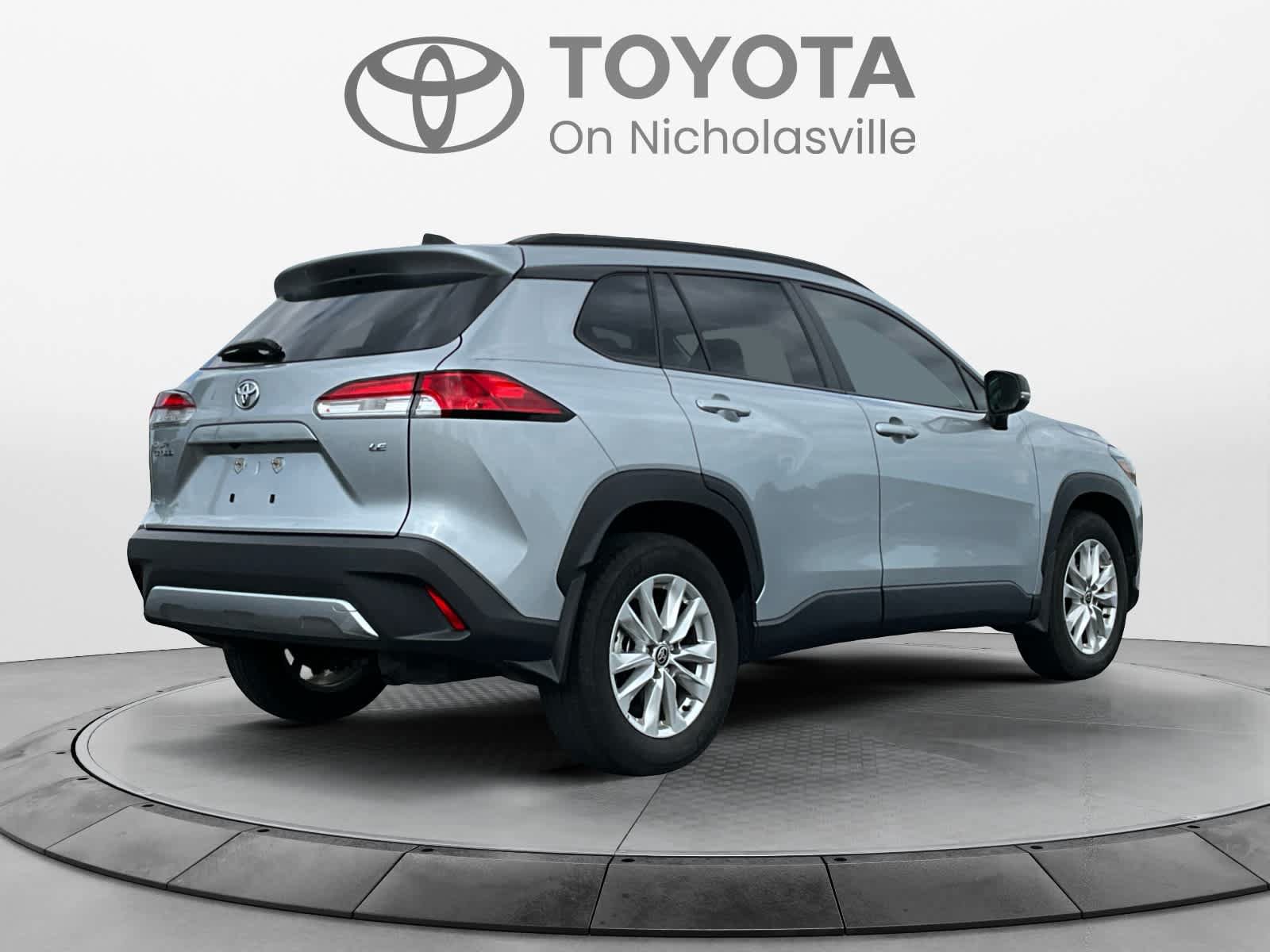 Used 2025 Toyota Corolla Cross LE w/ Moonroof Package FWD image 5