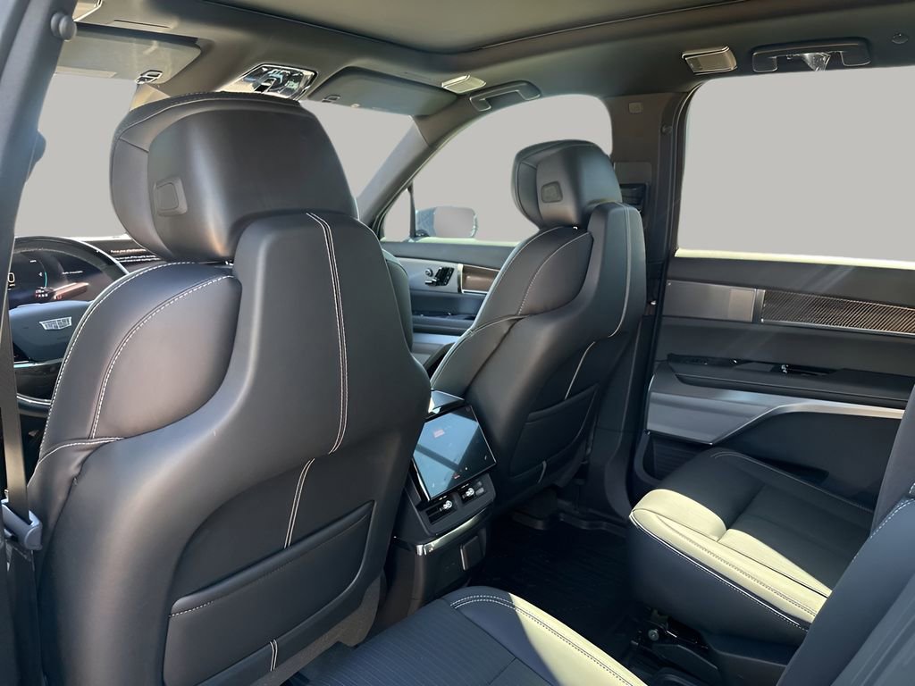 New 2026 Cadillac Vistiq Premium Luxury w/ LPO, Floor Liner Package AWD/4WD image 18