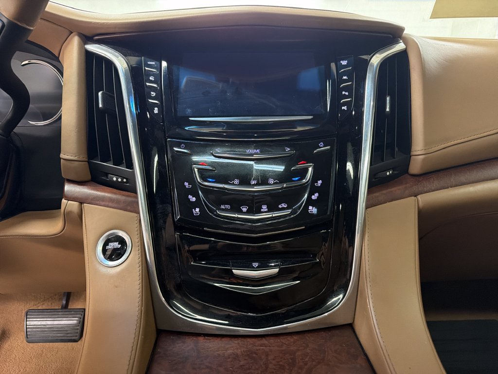 Used 2017 Cadillac Escalade Platinum AWD/4WD image 21