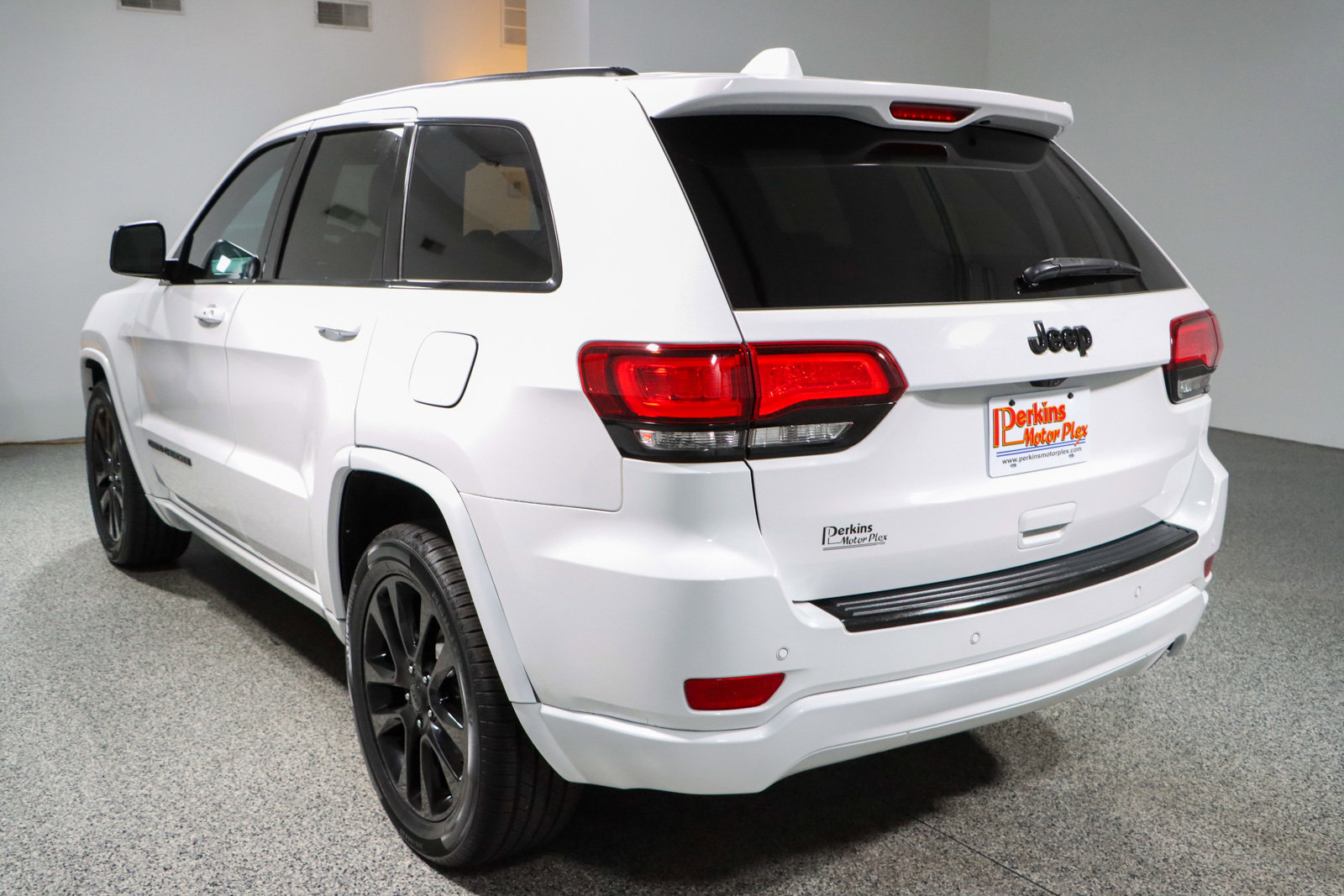 Used 2018 Jeep Grand Cherokee Altitude image 9