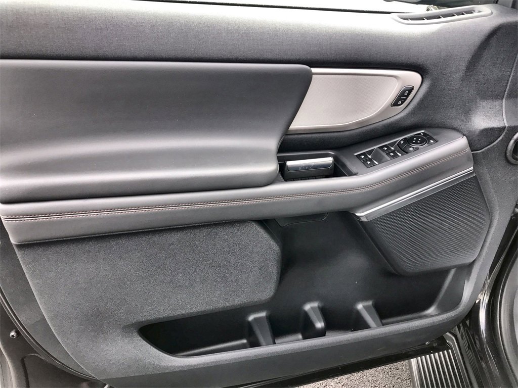 New 2025 Ford Expedition Active image 13