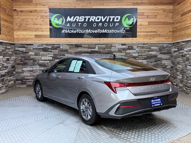 Certified 2024 Hyundai Elantra SEL FWD image 7