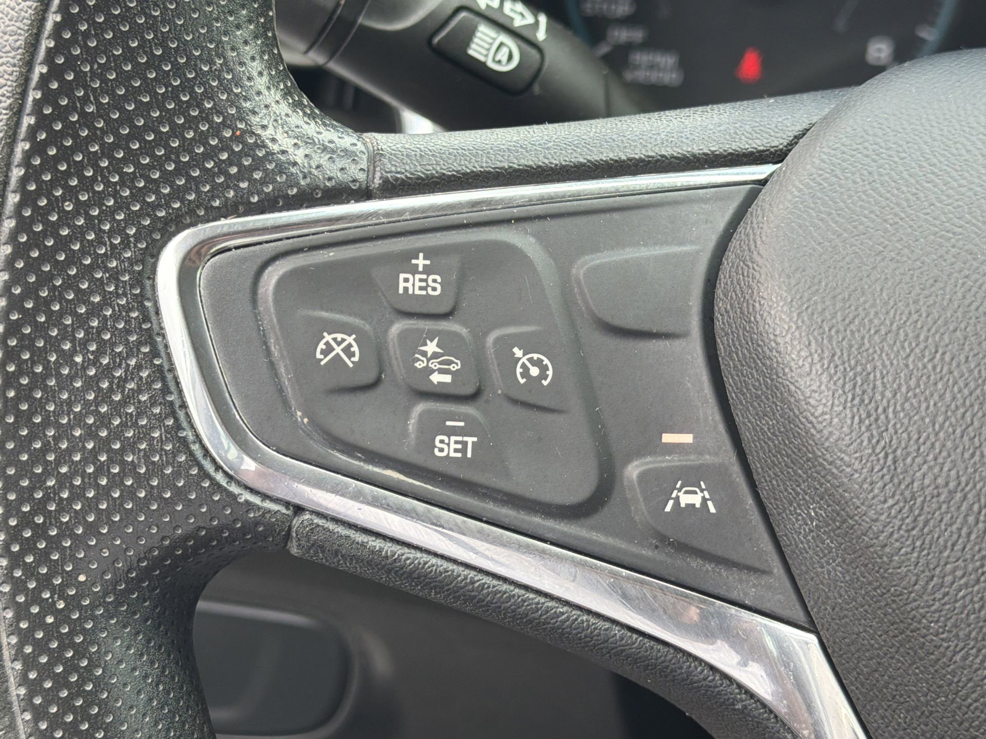 Used 2020 Chevrolet Equinox LS AWD/4WD image 12