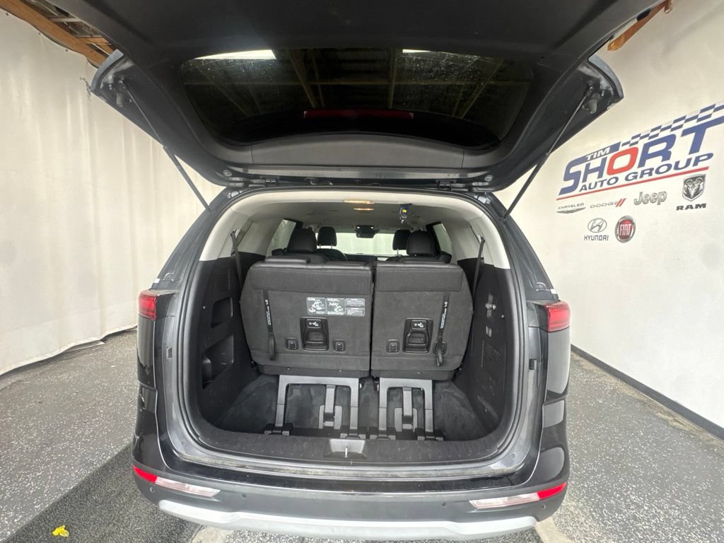 Used 2023 Kia Carnival LX FWD image 9