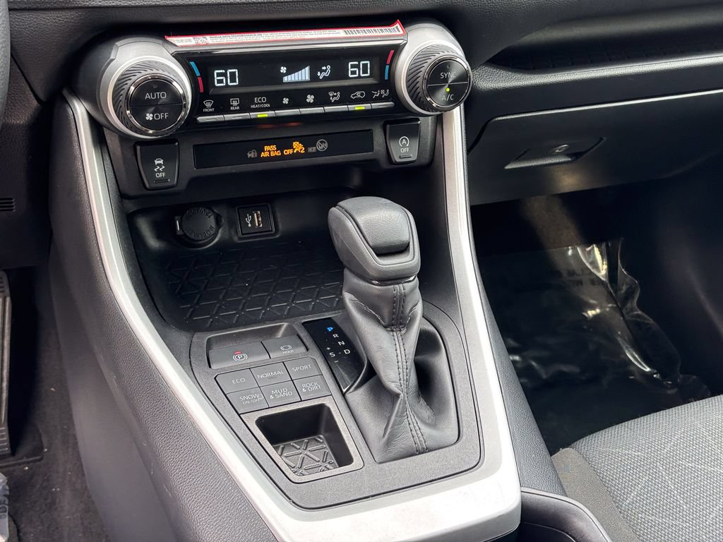 Used 2025 Toyota RAV4 XLE AWD/4WD image 23
