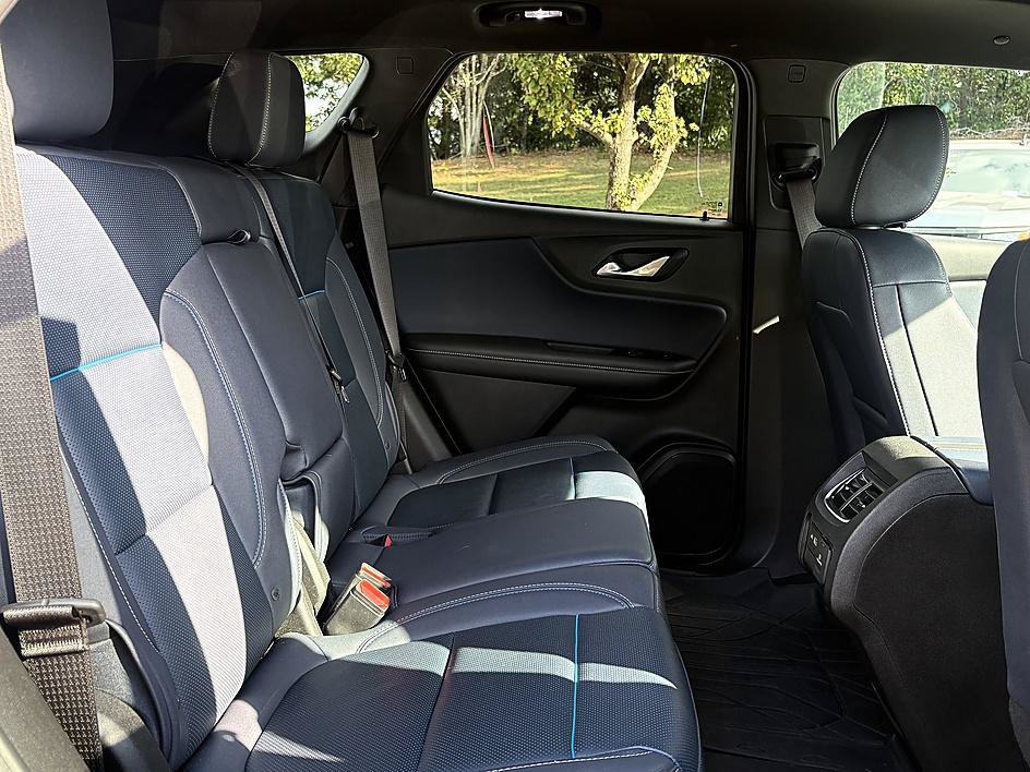Used 2023 Chevrolet Blazer RS w/ Enhanced Convenience Package FWD image 11