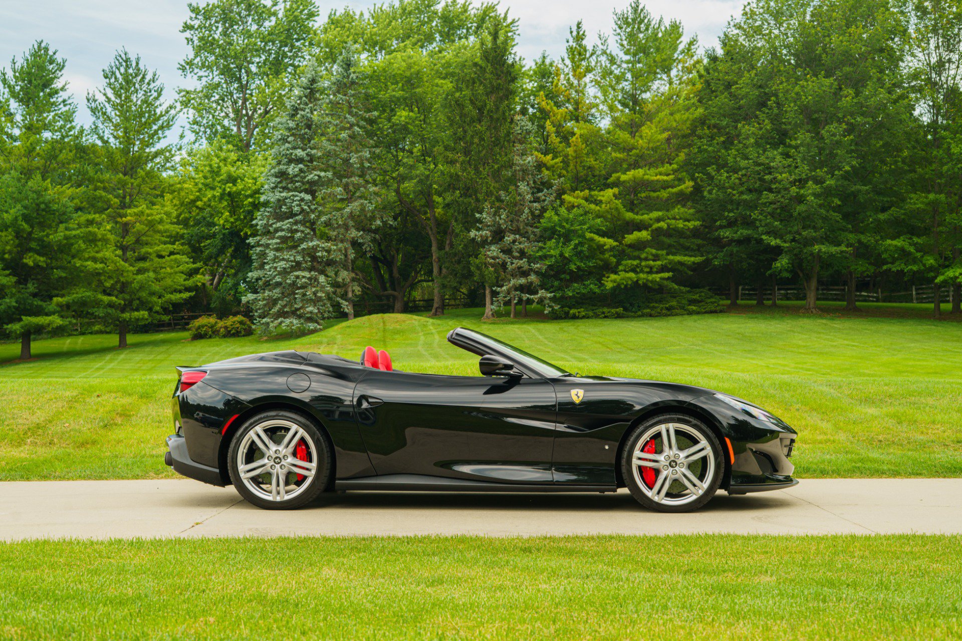 Used 2019 Ferrari Portofino RWD image 14