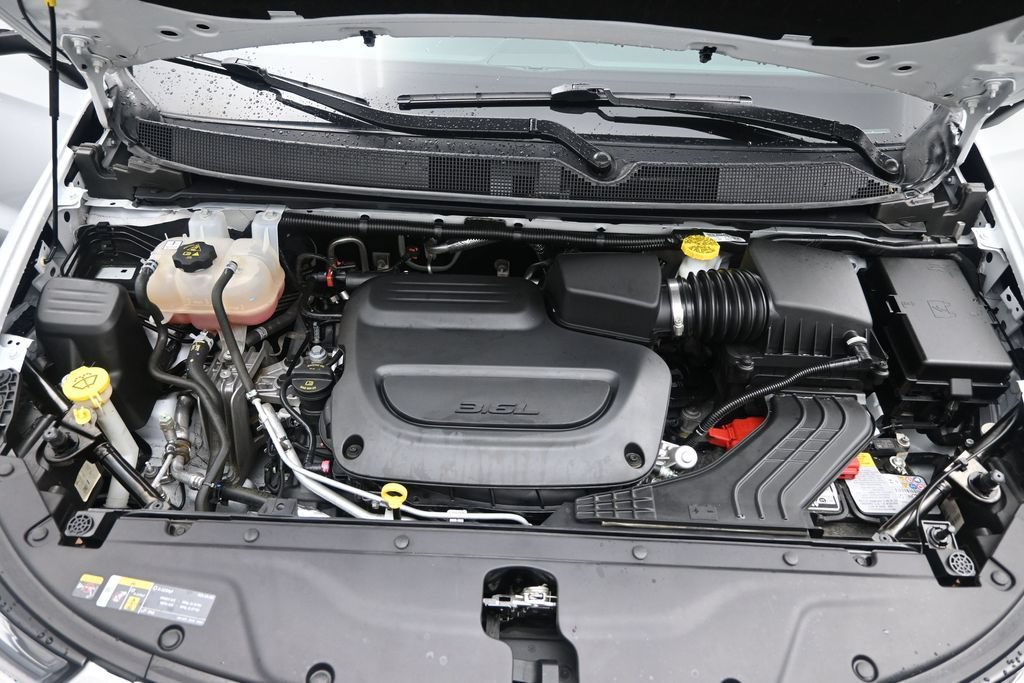 Used 2023 Chrysler Pacifica Touring-L AWD/4WD image 47