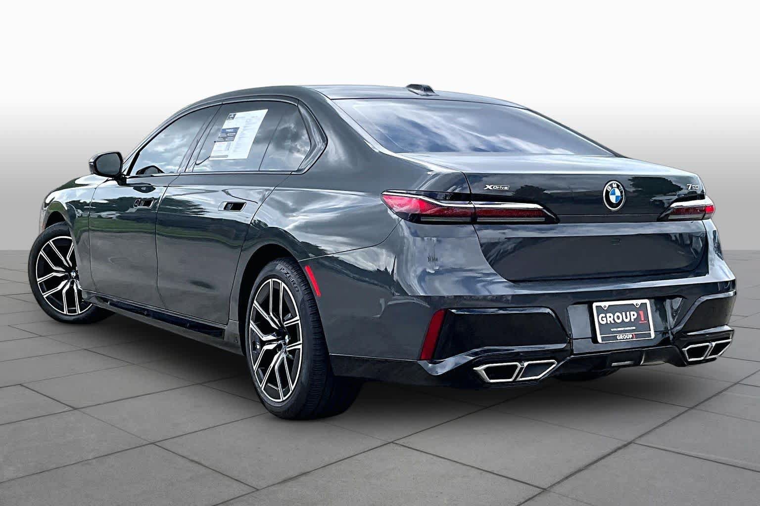 Used 2023 BMW 760i xDrive w/ Executive Package AWD/4WD image 11