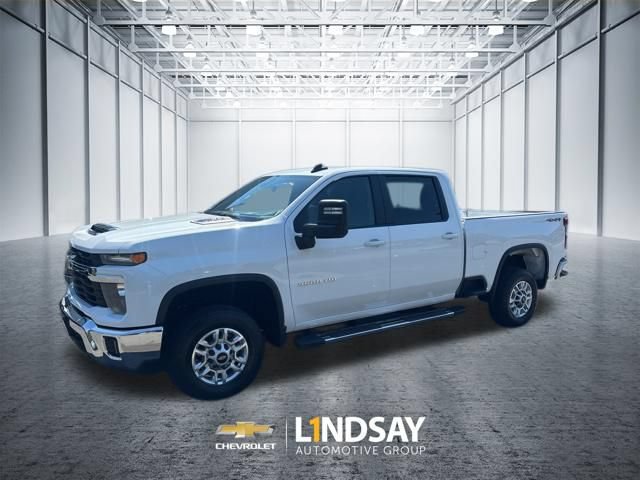 Used 2025 Chevrolet Silverado 2500 LT w/ Convenience Package AWD/4WD image 3