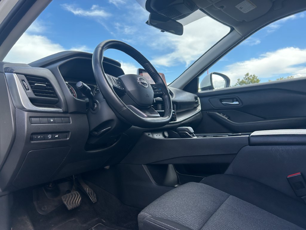 Used 2025 Nissan Rogue SV AWD/4WD image 24