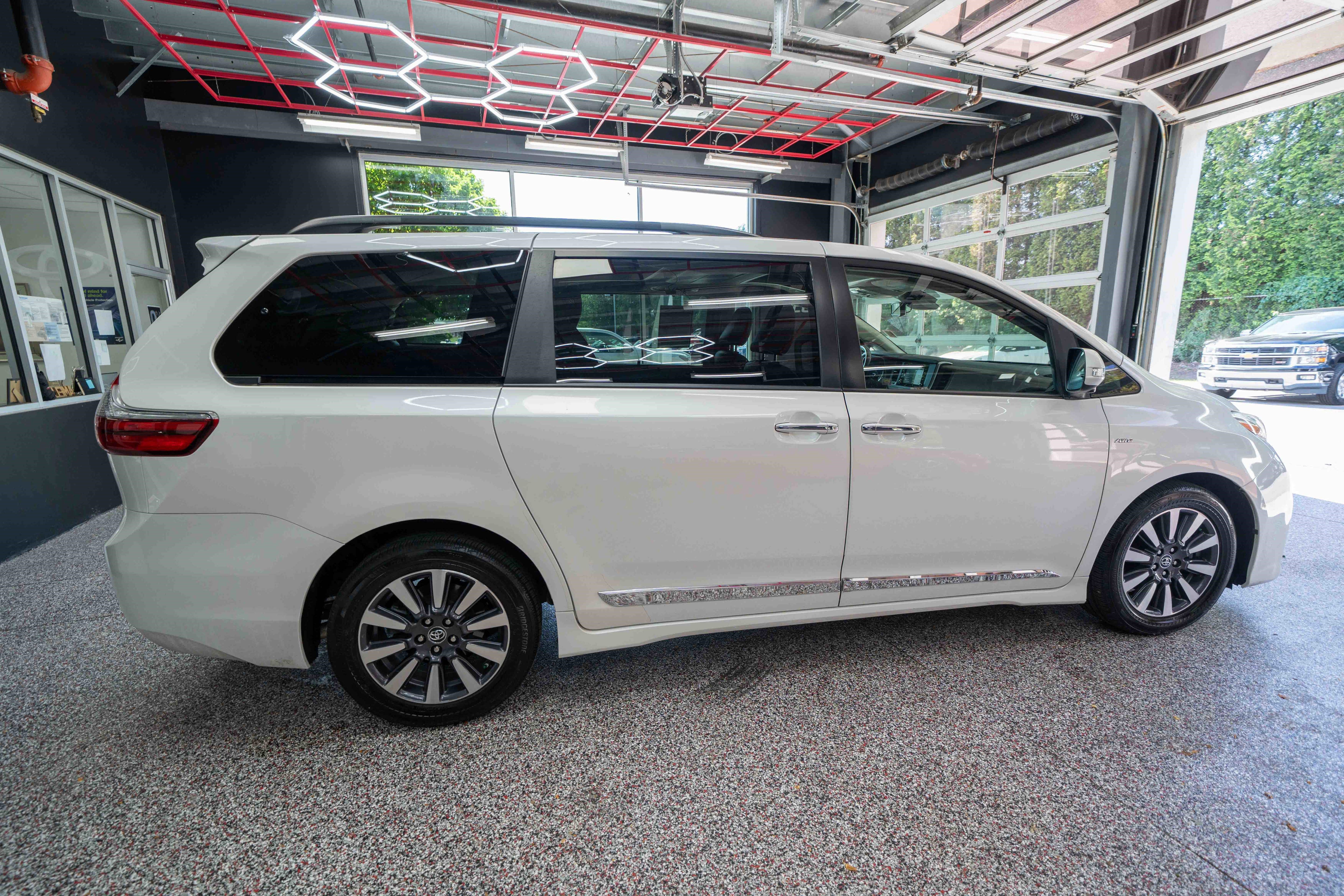 Used 2020 Toyota Sienna Limited Premium AWD/4WD image 4