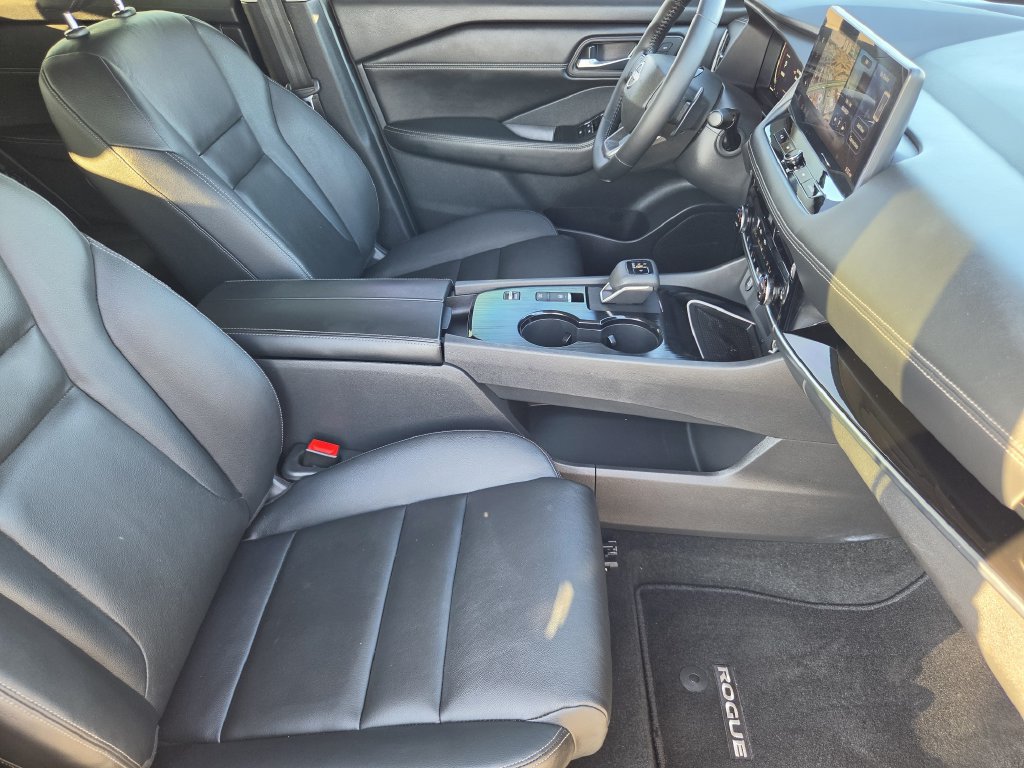 Used 2025 Nissan Rogue SL w/ SL Premium Package FWD image 12