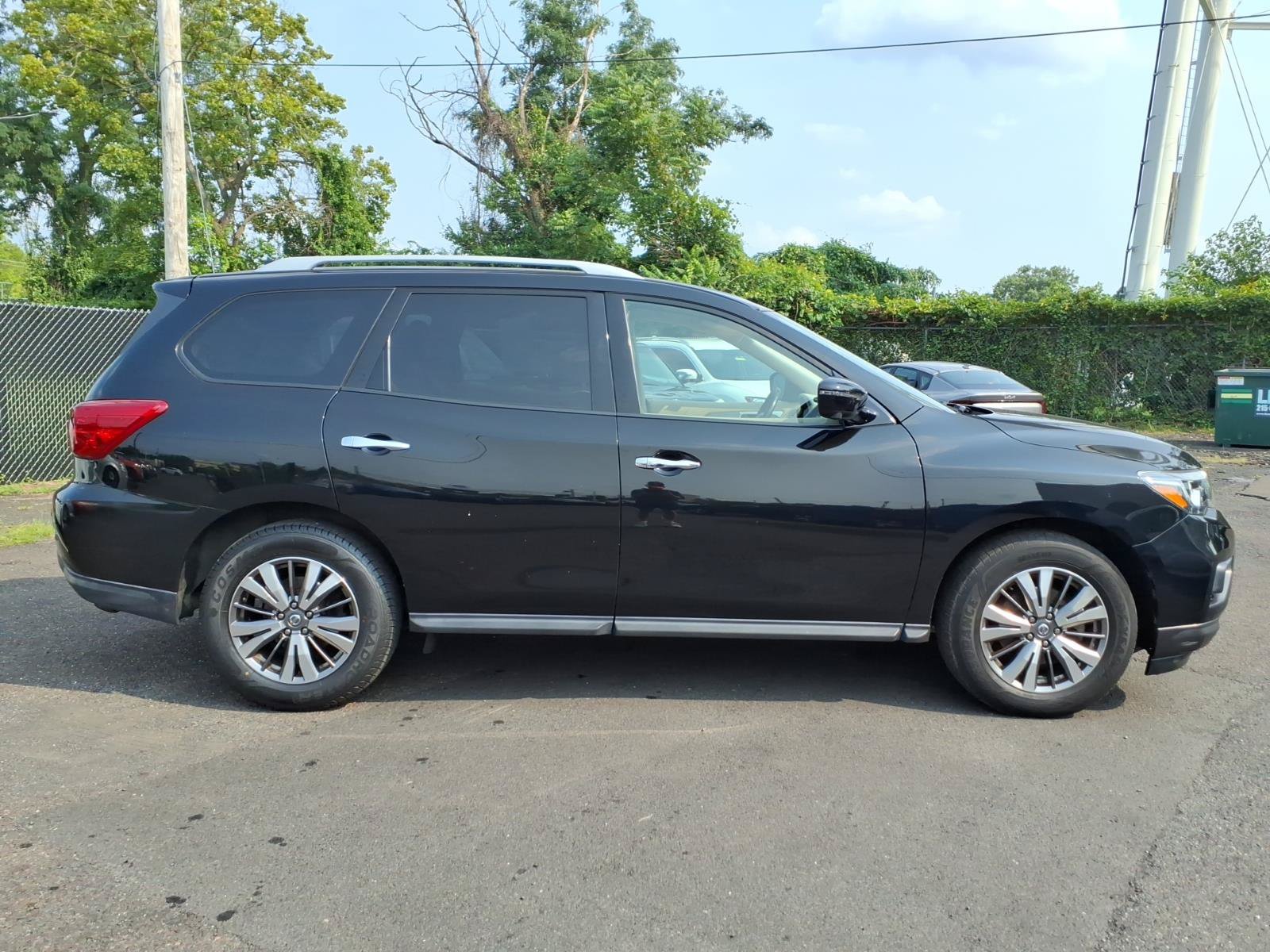Used 2019 Nissan Pathfinder SL FWD image 2