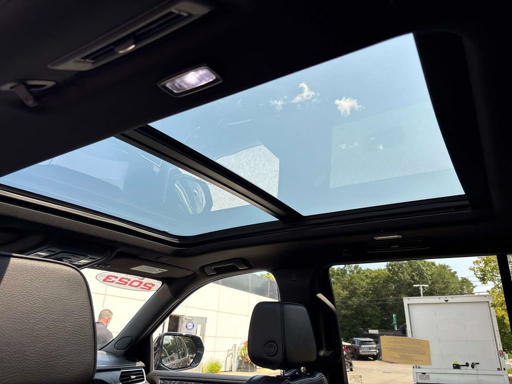Used 2023 GMC Yukon Denali AWD/4WD image 15