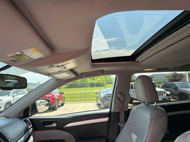 Used 2016 Toyota Highlander XLE AWD/4WD image 5