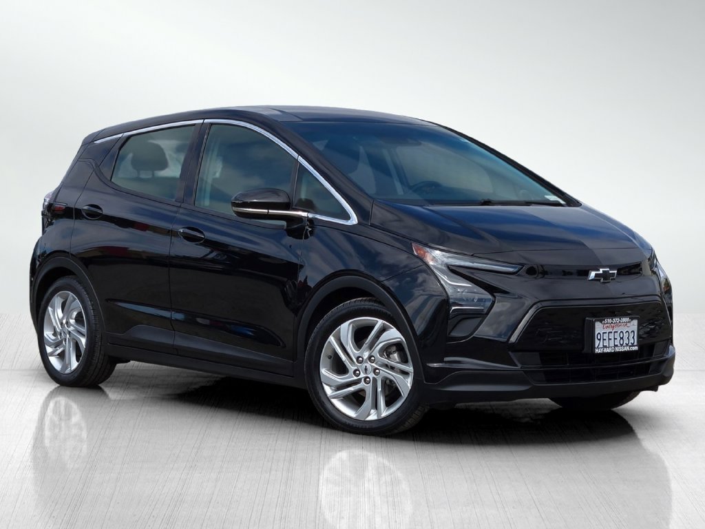 Used 2022 Chevrolet Bolt LT FWD image 2