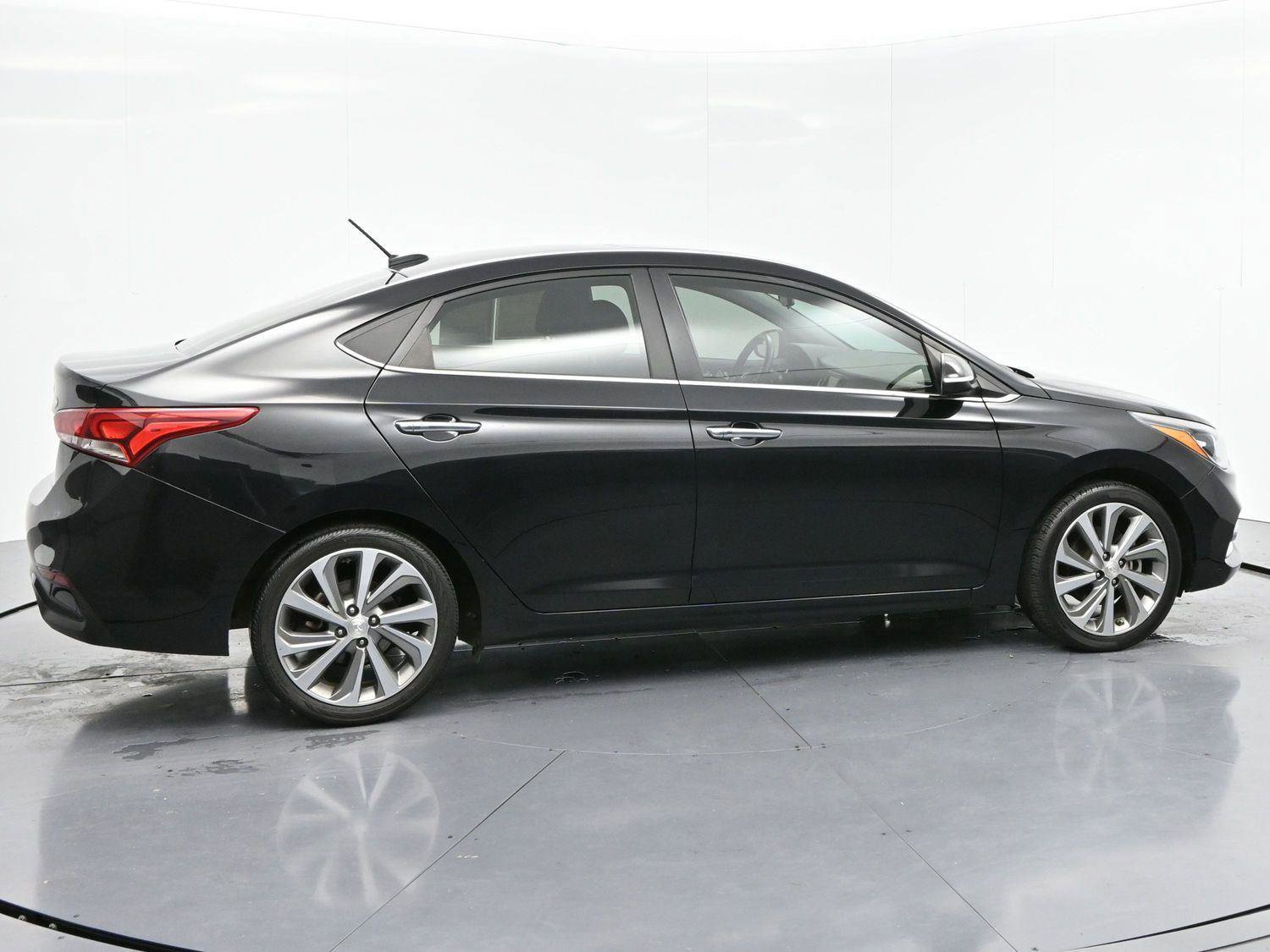 Used 2021 Hyundai Accent Limited image 8