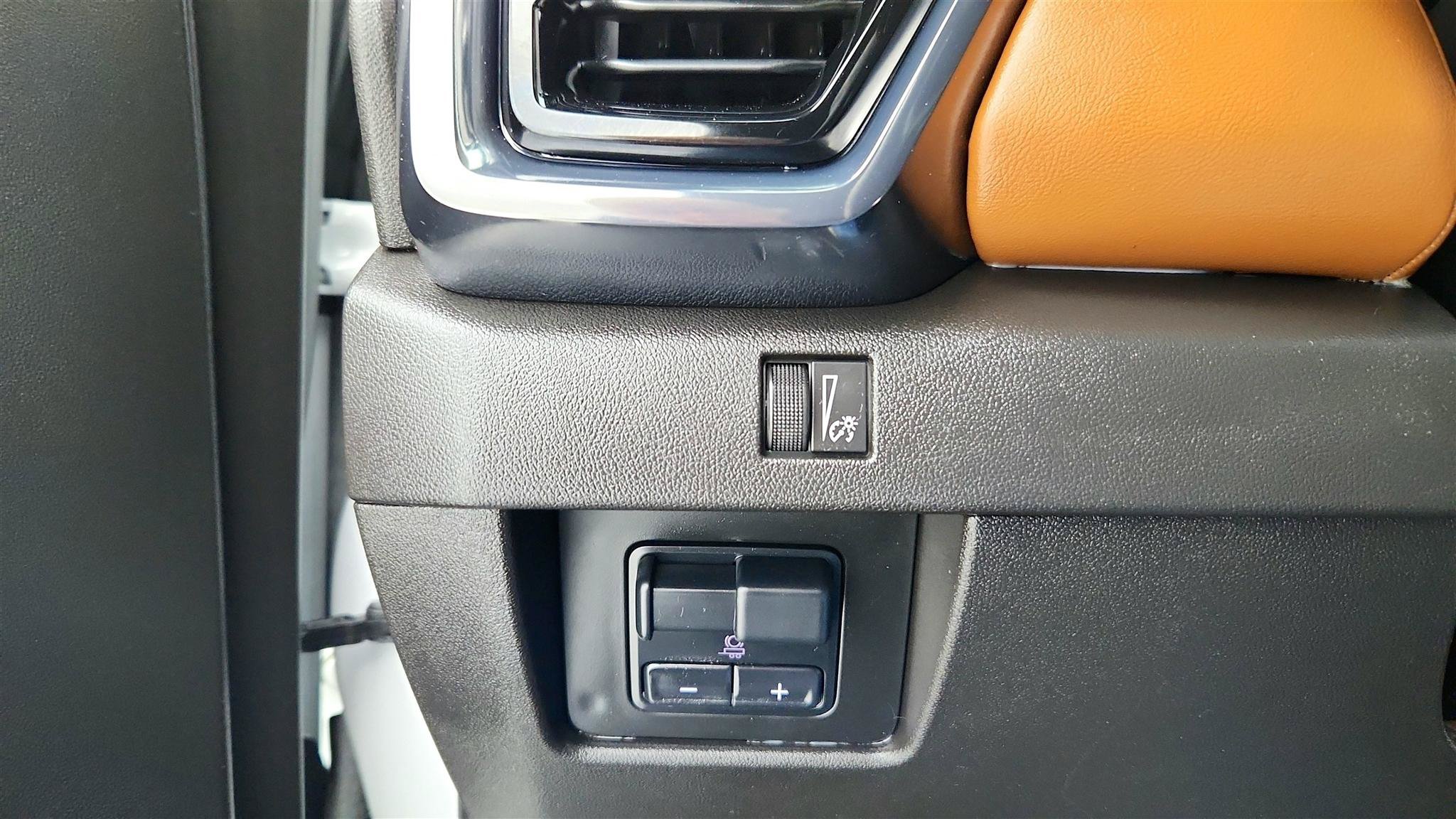 Used 2024 GMC Canyon AT4 w/ AT4 Premium Package AWD/4WD image 39