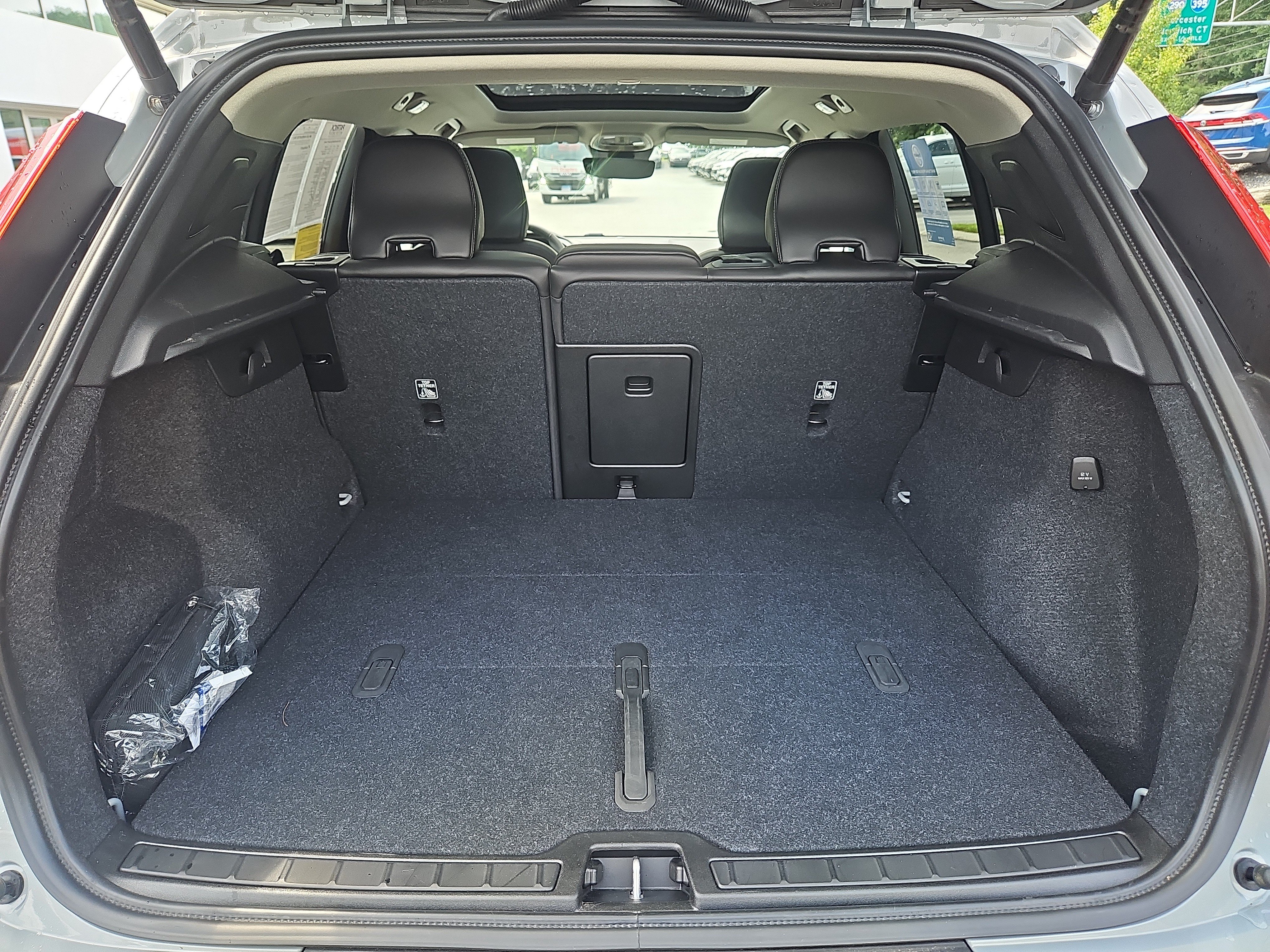 Used 2024 Volvo XC40 B5 Plus w/ Protection Package Premier AWD/4WD image 33