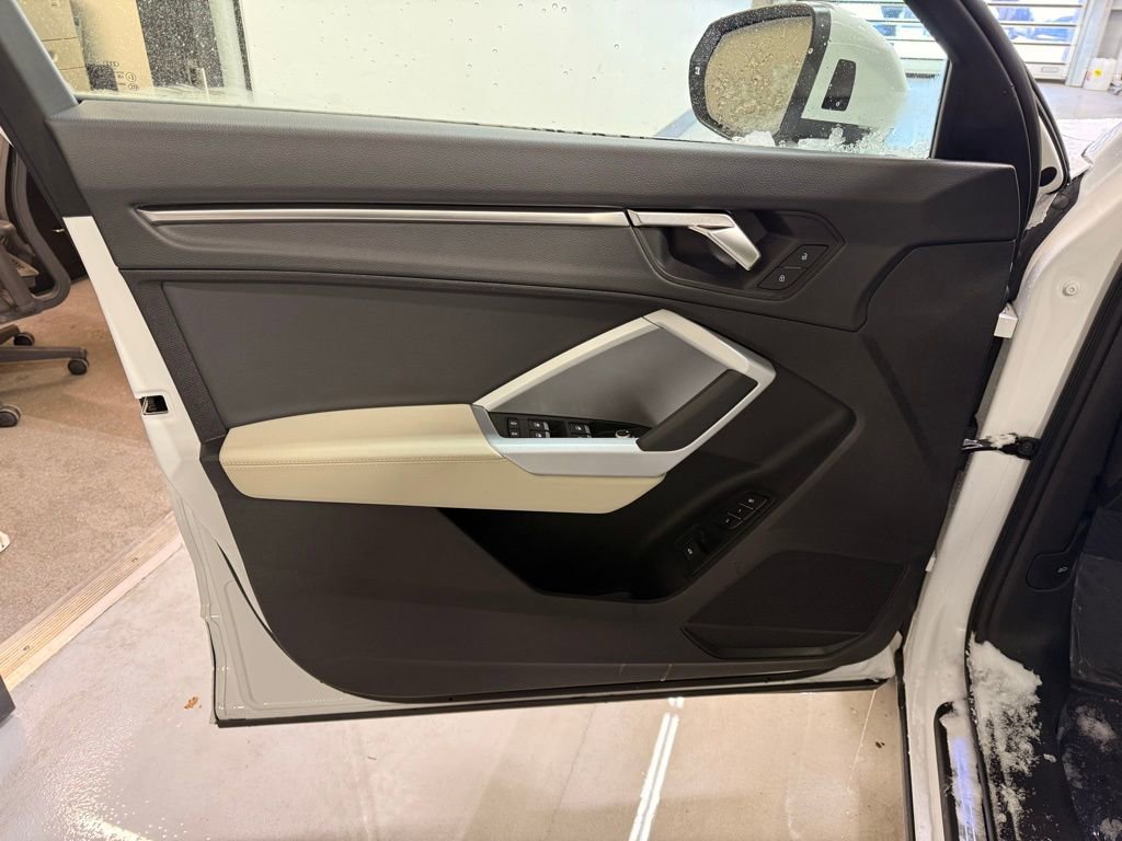 Used 2023 Audi Q3 2.0T Premium w/ Convenience Package image 10