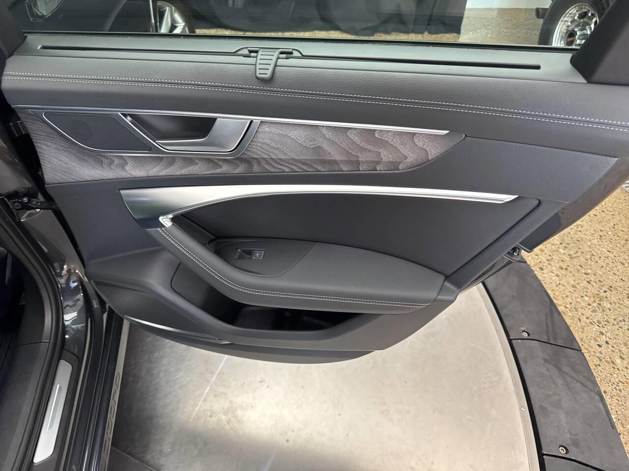 Used 2024 Audi A6 Premium Plus w/ Executive Package image 33