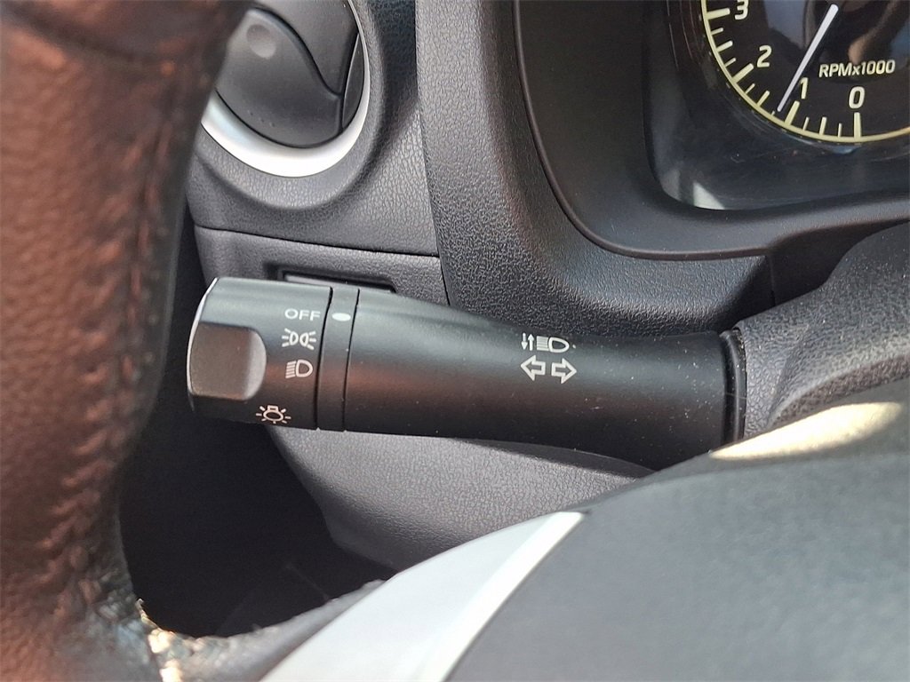 Used 2015 Nissan Versa Note SV image 25