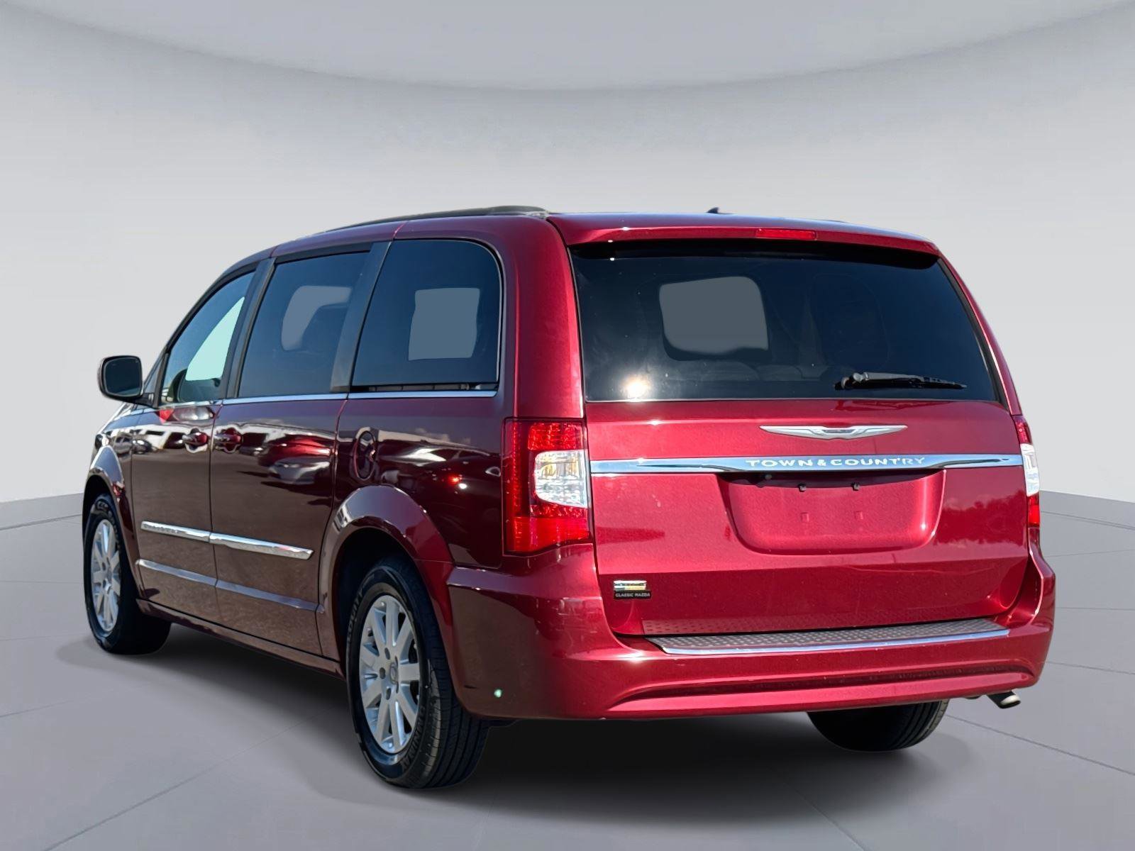 Used 2016 Chrysler Town & Country Touring image 5