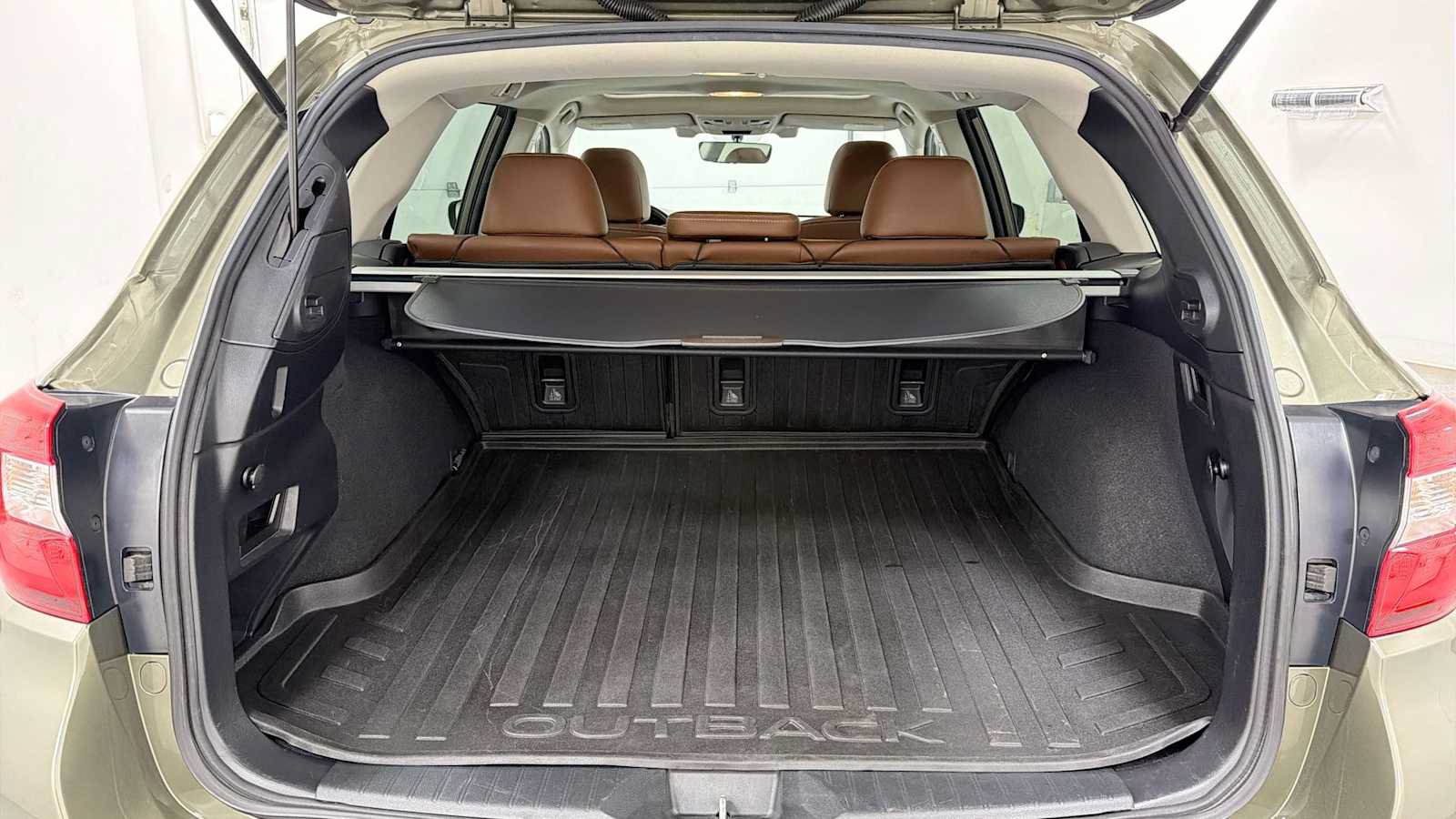 Used 2019 Subaru Outback 3.6R Touring w/ Protection Package #1 AWD/4WD image 28