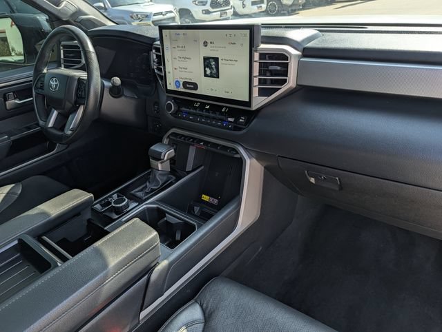 Used 2025 Toyota Tundra Limited AWD/4WD image 33