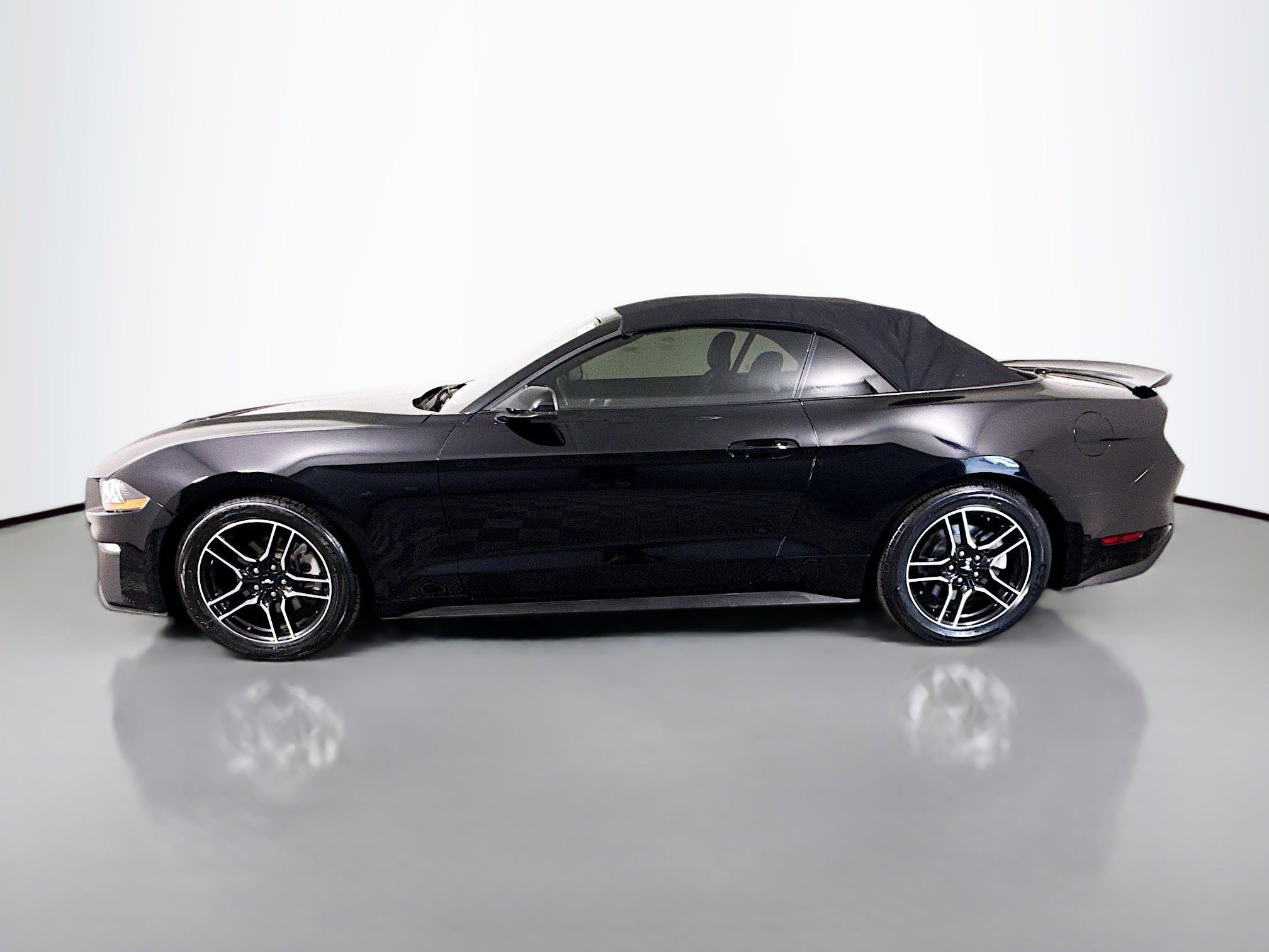 Used 2018 Ford Mustang Premium w/ Equipment Group 201A image 6