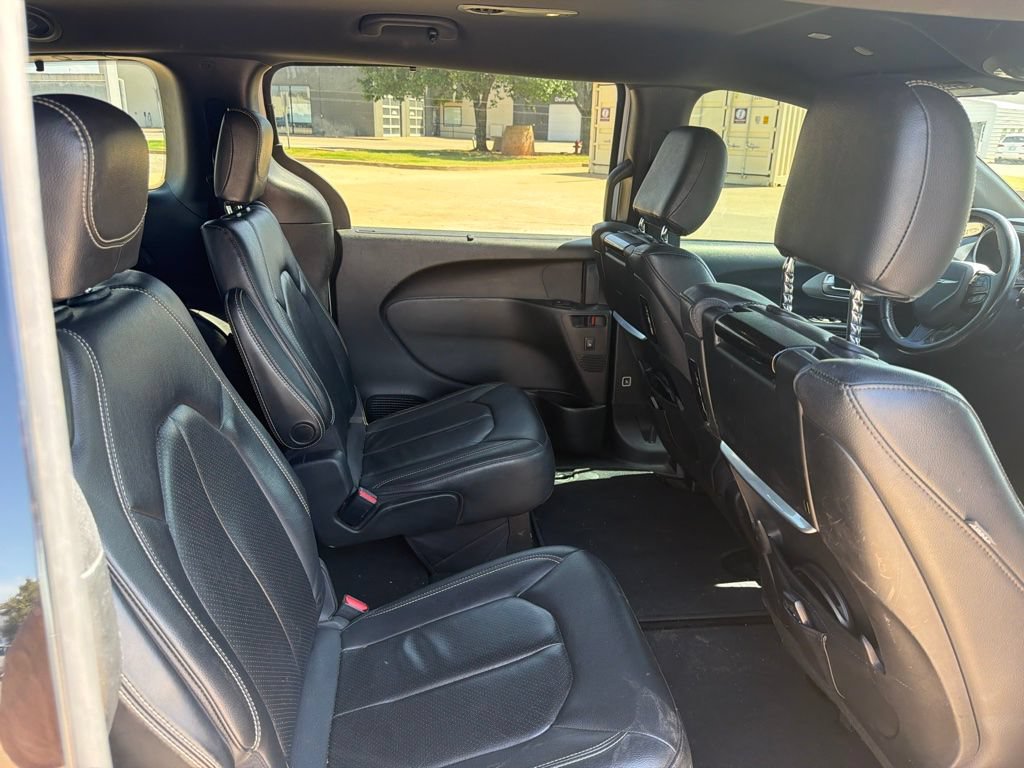 Used 2020 Chrysler Pacifica Touring-L Plus w/ Advanced Safetytec Group FWD image 10