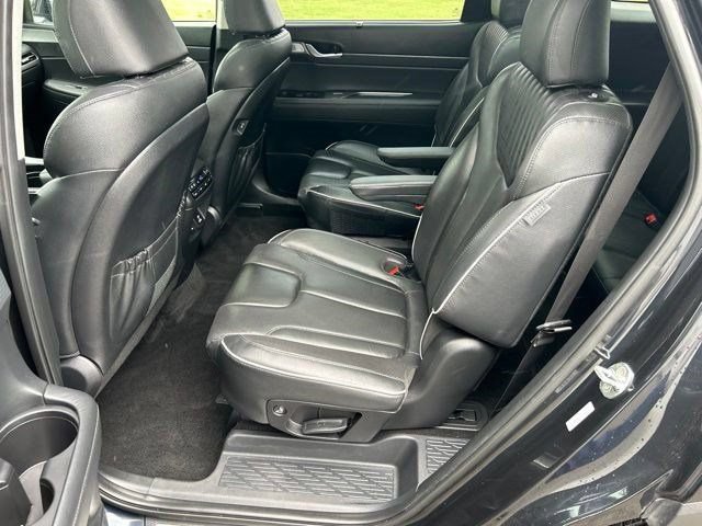 Used 2023 Hyundai Palisade Limited w/ Winter Package FWD image 43